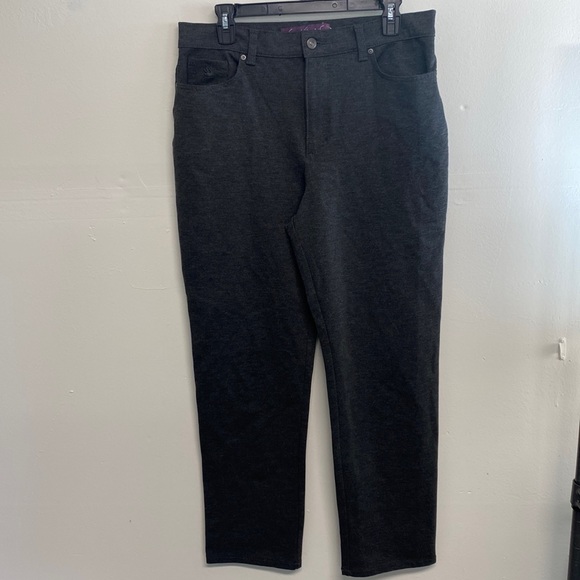 Gloria Vanderbilt Pants - Gloria Vanderbilt women’s pants size 14